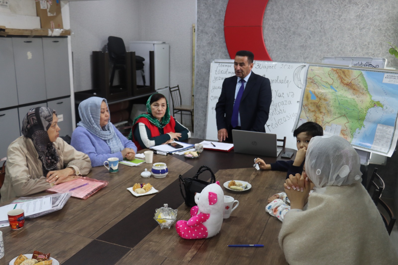  An Azerbaijan geography lesson was conducted for migrant students at the Azerbaijan Red Crescent Society